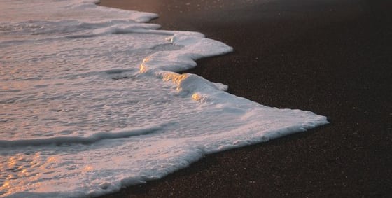 ocean waves crashing on shore during daytime