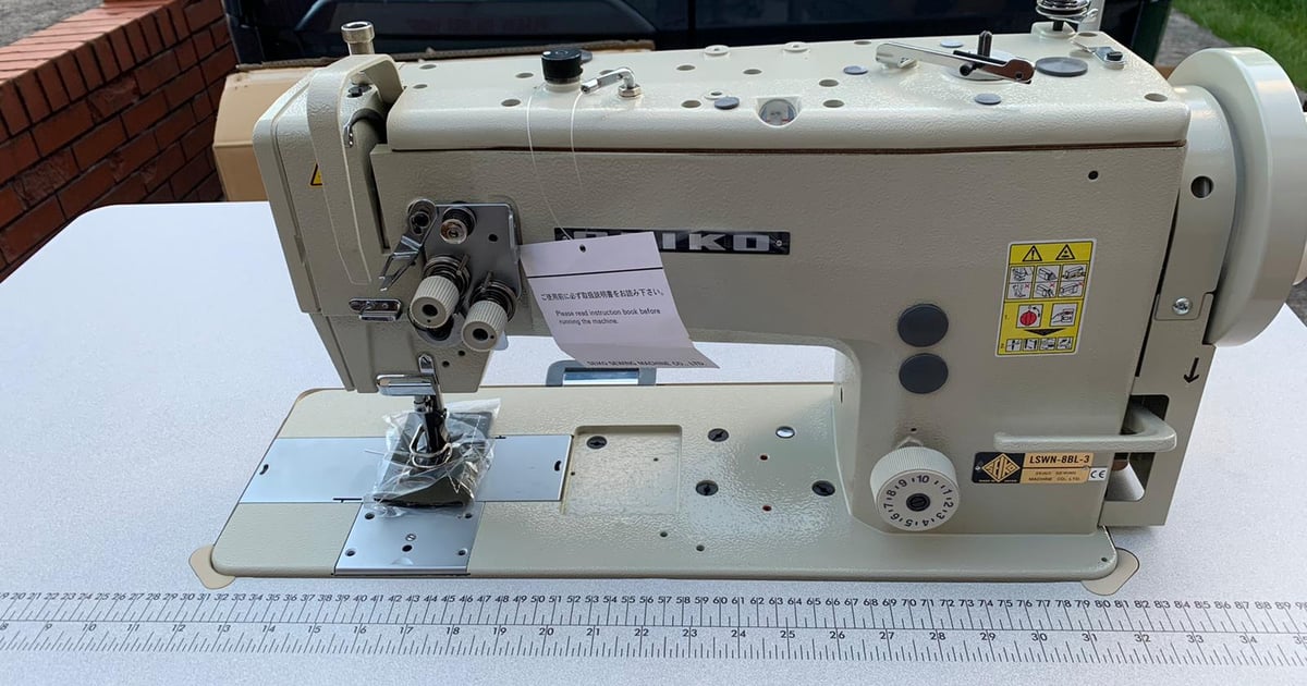 Seiko LSWN8BL Compound Feed Industrial Walking Foot Sewing Machine Complete on British stand