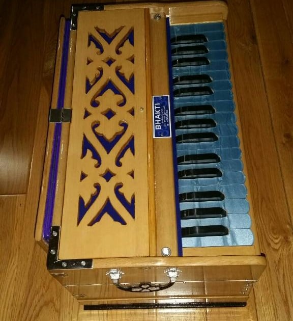 Bhakti harmonium top