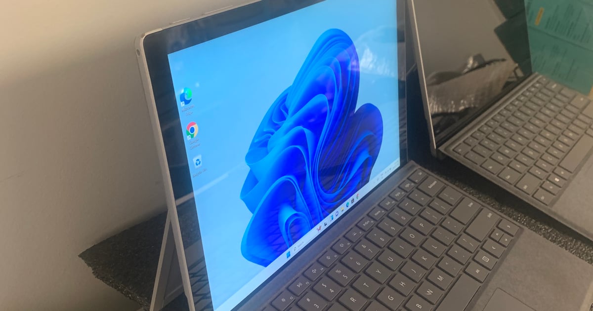 Microsoft surface pro 5 w core i5 7th gen cpu windows 11 pro