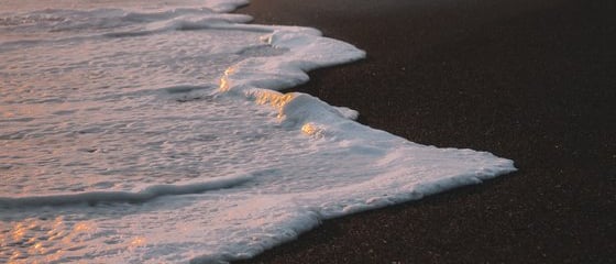 ocean waves crashing on shore during daytime