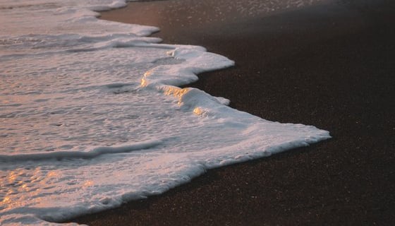ocean waves crashing on shore during daytime