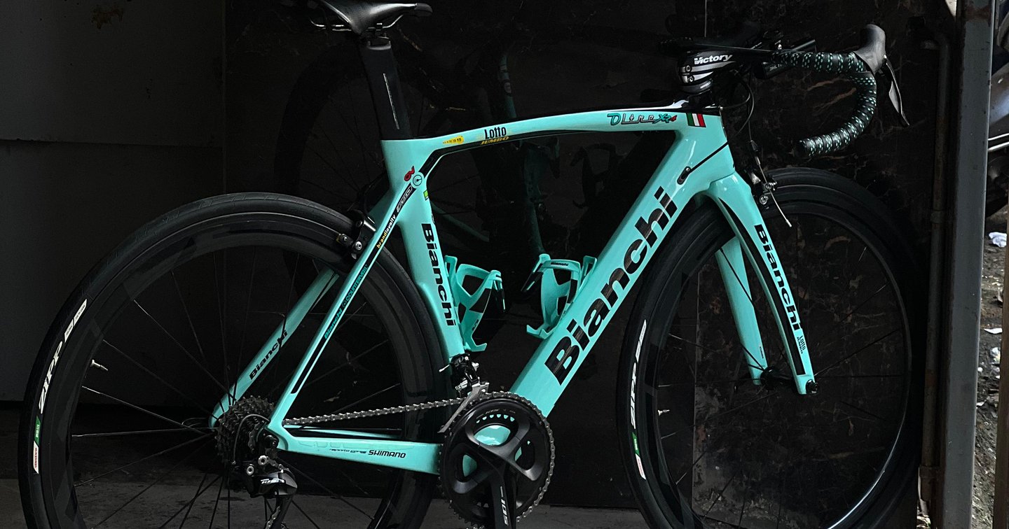 BIANCHI OLTRE XR4 53サイズ　ロードバイク 2025 Bianchi Oltre XR4 Rival Etap Axs 12SP | Revolutionbikeshop.com