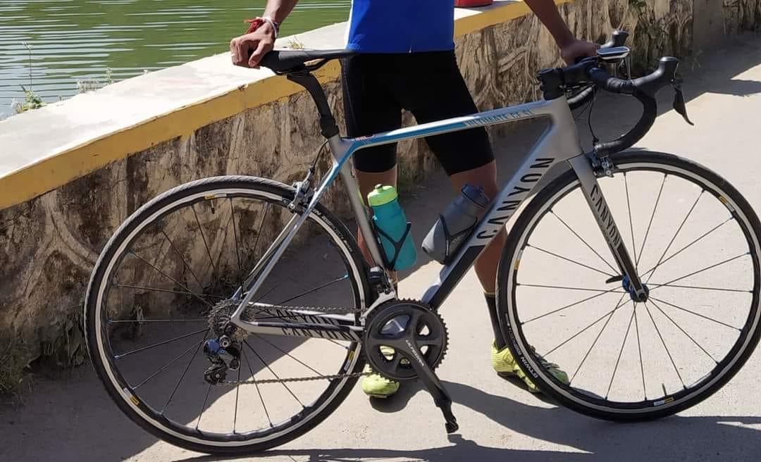 Canyon Ultimate CF SL 9.0 DI2 Road Bike Size-Medium | SYCLES