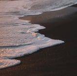 ocean waves crashing on shore during daytime