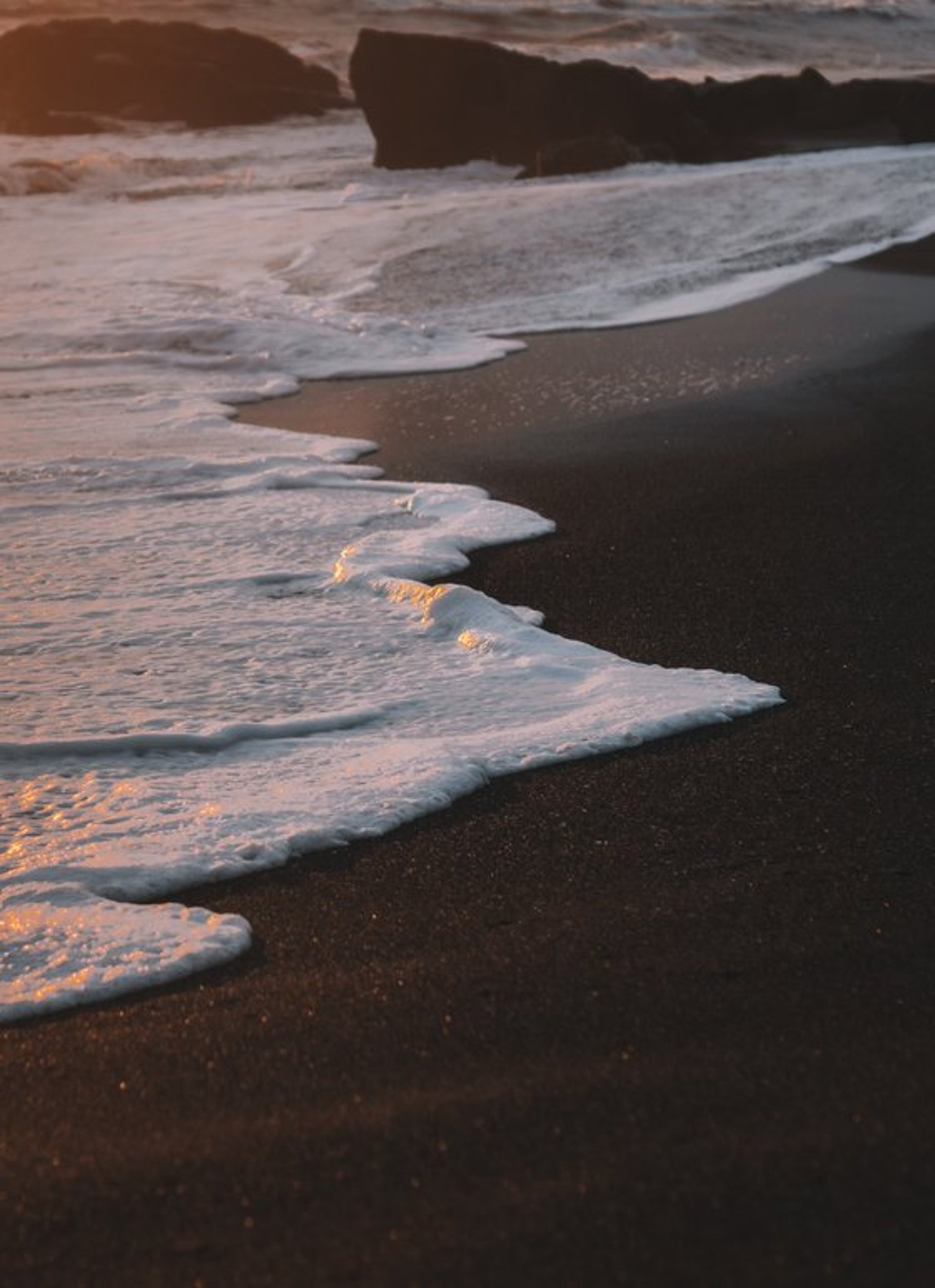 ocean waves crashing on shore during daytime