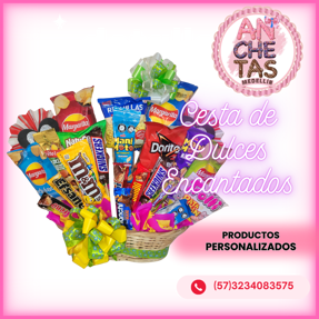 [Imagen de una ancheta cuadrada compacta ideal para regalo, con dulces y peluche]