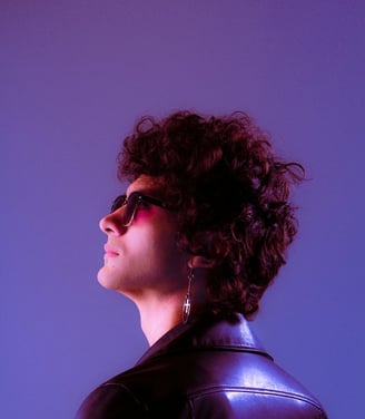 woman in black shirt wearing sunglasses