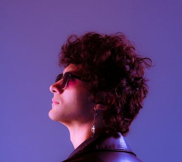 woman in black shirt wearing sunglasses