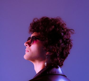 woman in black shirt wearing sunglasses