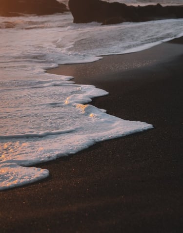 ocean waves crashing on shore during daytime