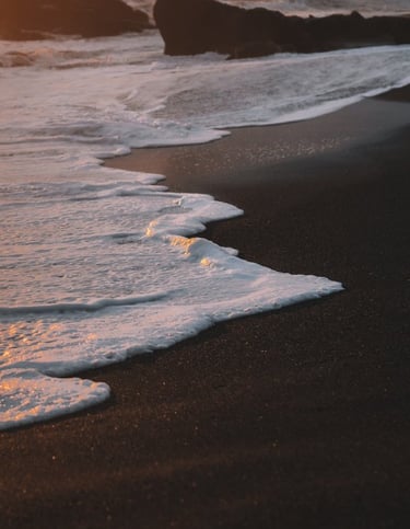 ocean waves crashing on shore during daytime