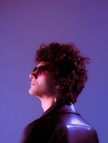 woman in black shirt wearing sunglasses