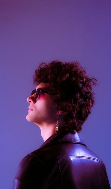 woman in black shirt wearing sunglasses