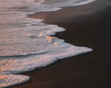 ocean waves crashing on shore during daytime