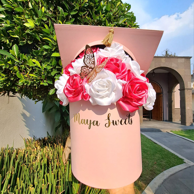 Ramo buchon con corona  Floreria Maya Sweets- Eventos y Flores a domicilio.