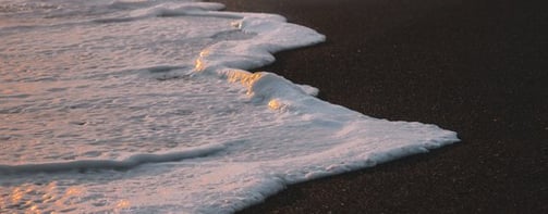 ocean waves crashing on shore during daytime