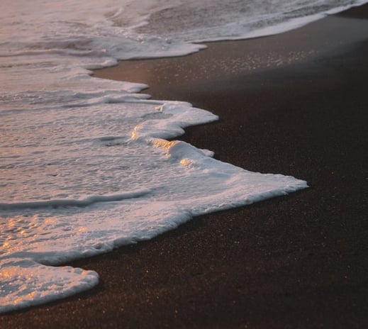 ocean waves crashing on shore during daytime