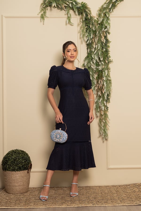Vestido Midi em Malha Laise com Recortes em Renda
