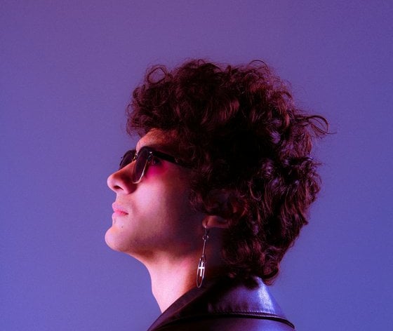 woman in black shirt wearing sunglasses