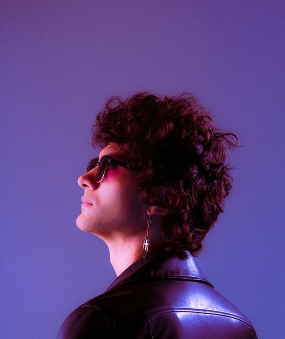 woman in black shirt wearing sunglasses