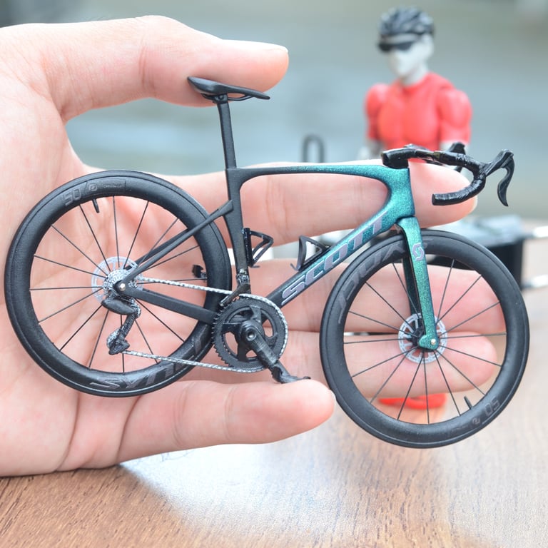 2021 Scott Foil 10 Disc Carbon Aero Road Bike in Green | Bicycle