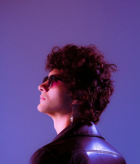 woman in black shirt wearing sunglasses