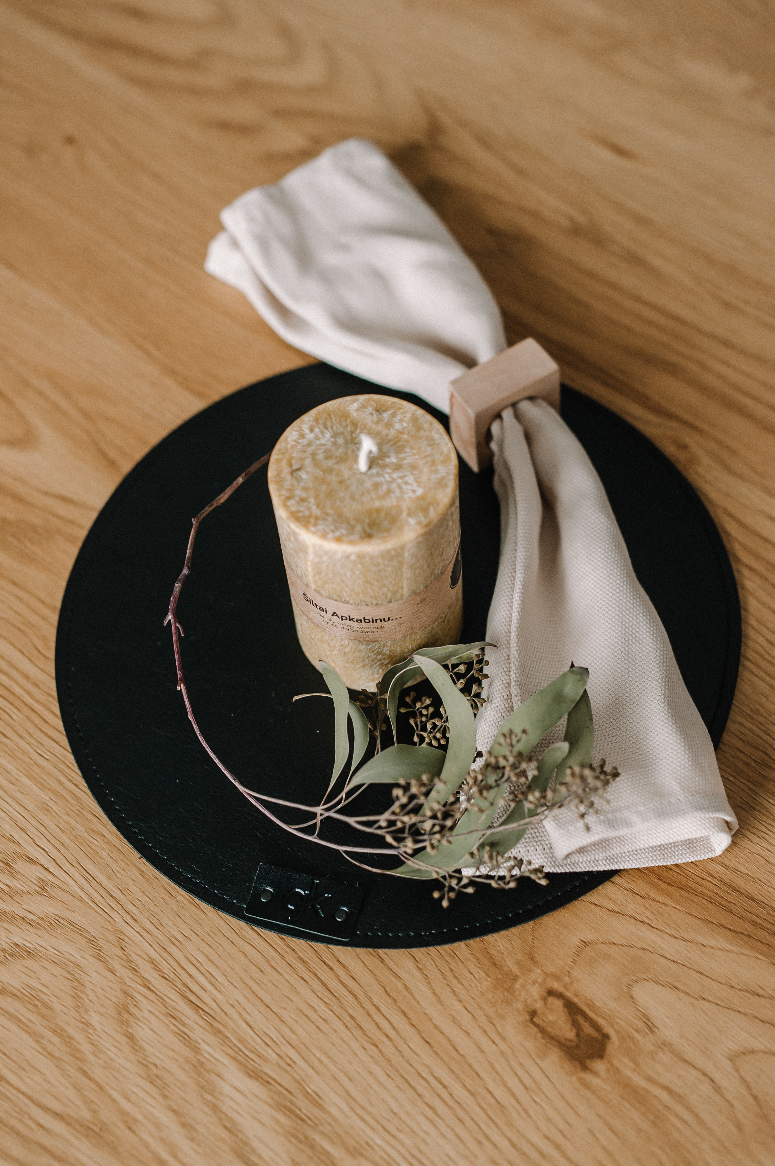 Apvalus stalo padėkliukas (⌀ 27 cm)