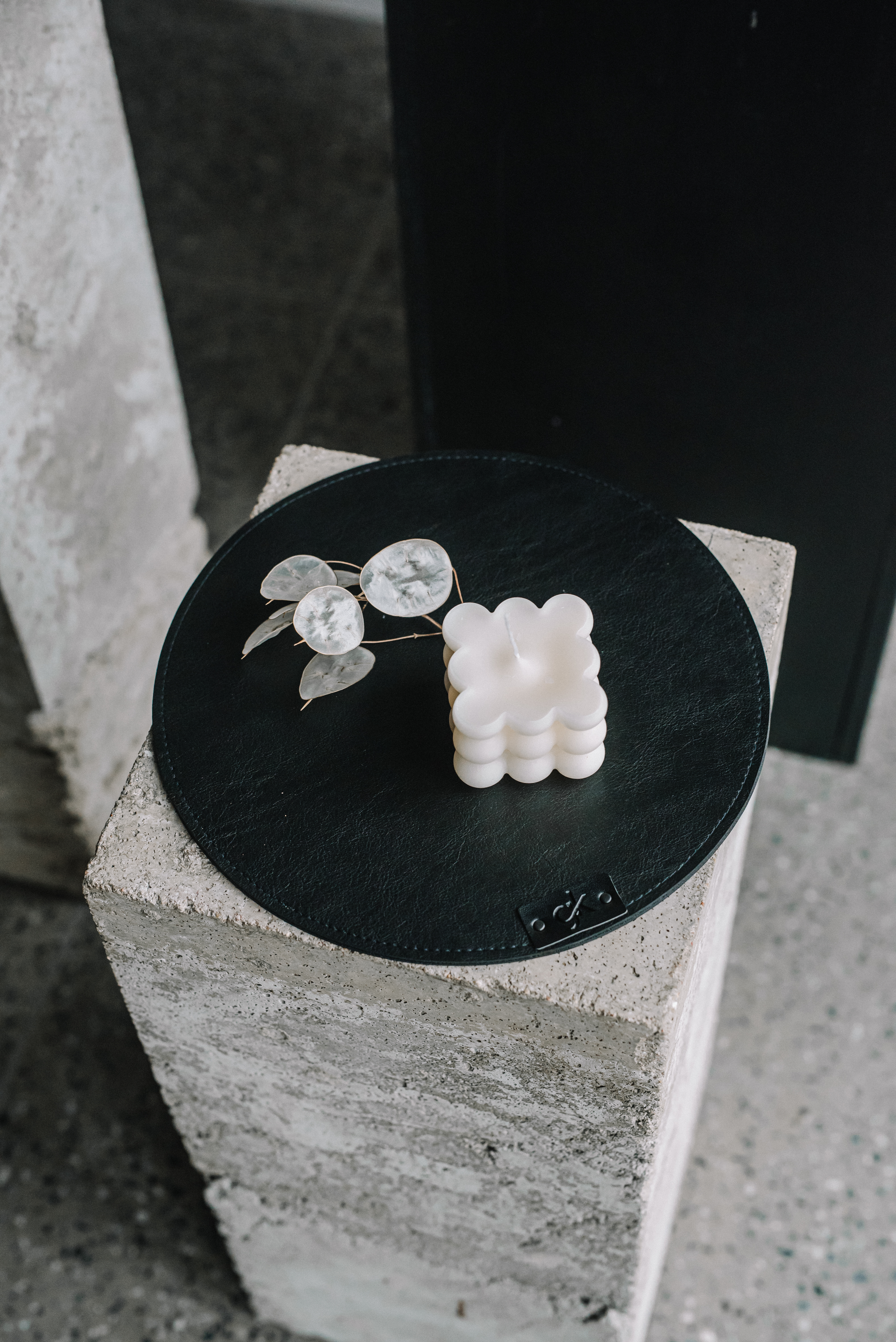 Apvalus stalo padėkliukas (⌀ 27 cm)