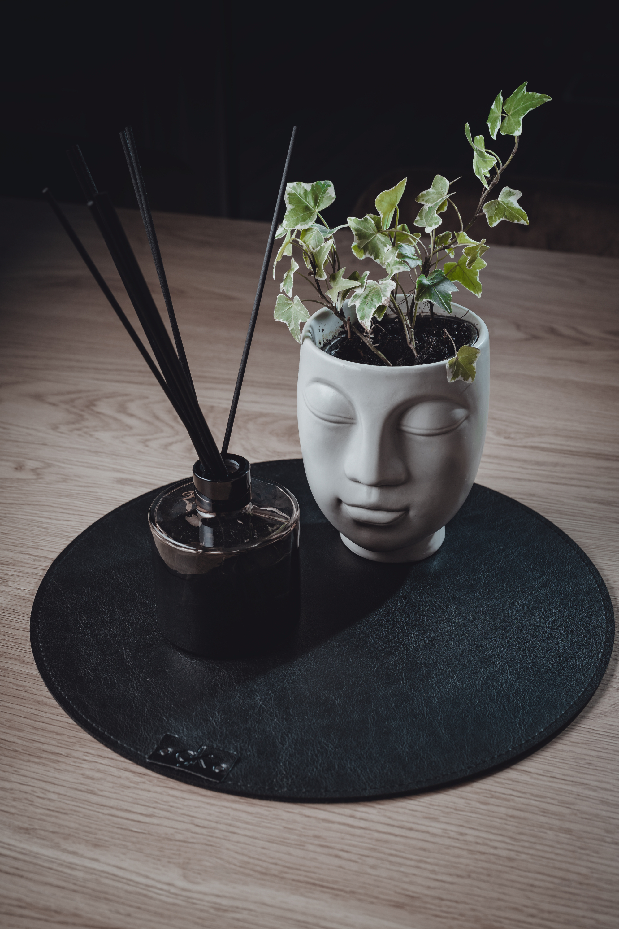 Apvalus stalo padėkliukas (⌀ 27 cm)