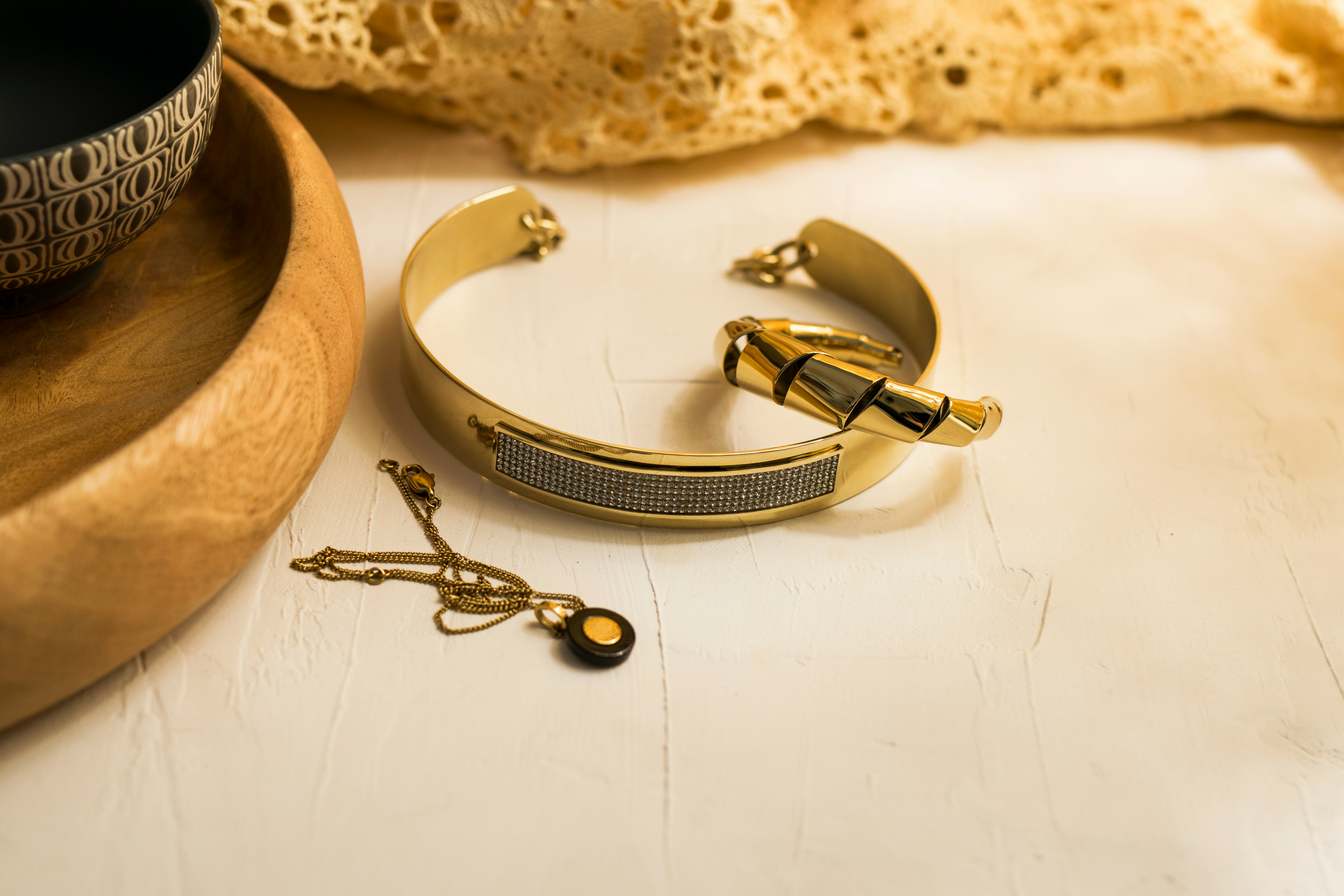 Triangle pendant bracelet