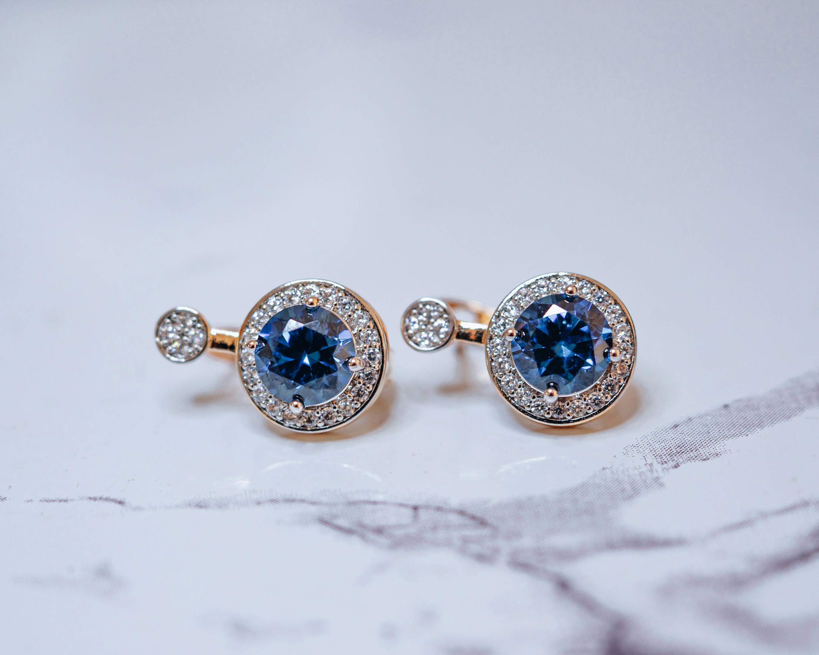 Infinity earrings with sapphire