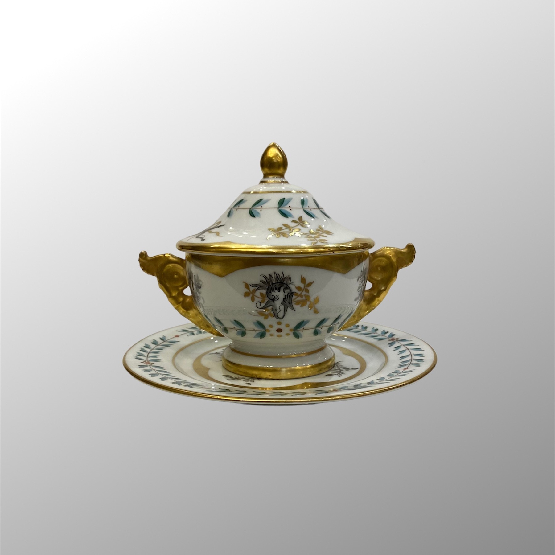 Saucière en porcelaine de Paris (Vieux Paris)
