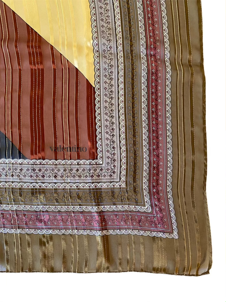 Très grand foulard en soie Valentino