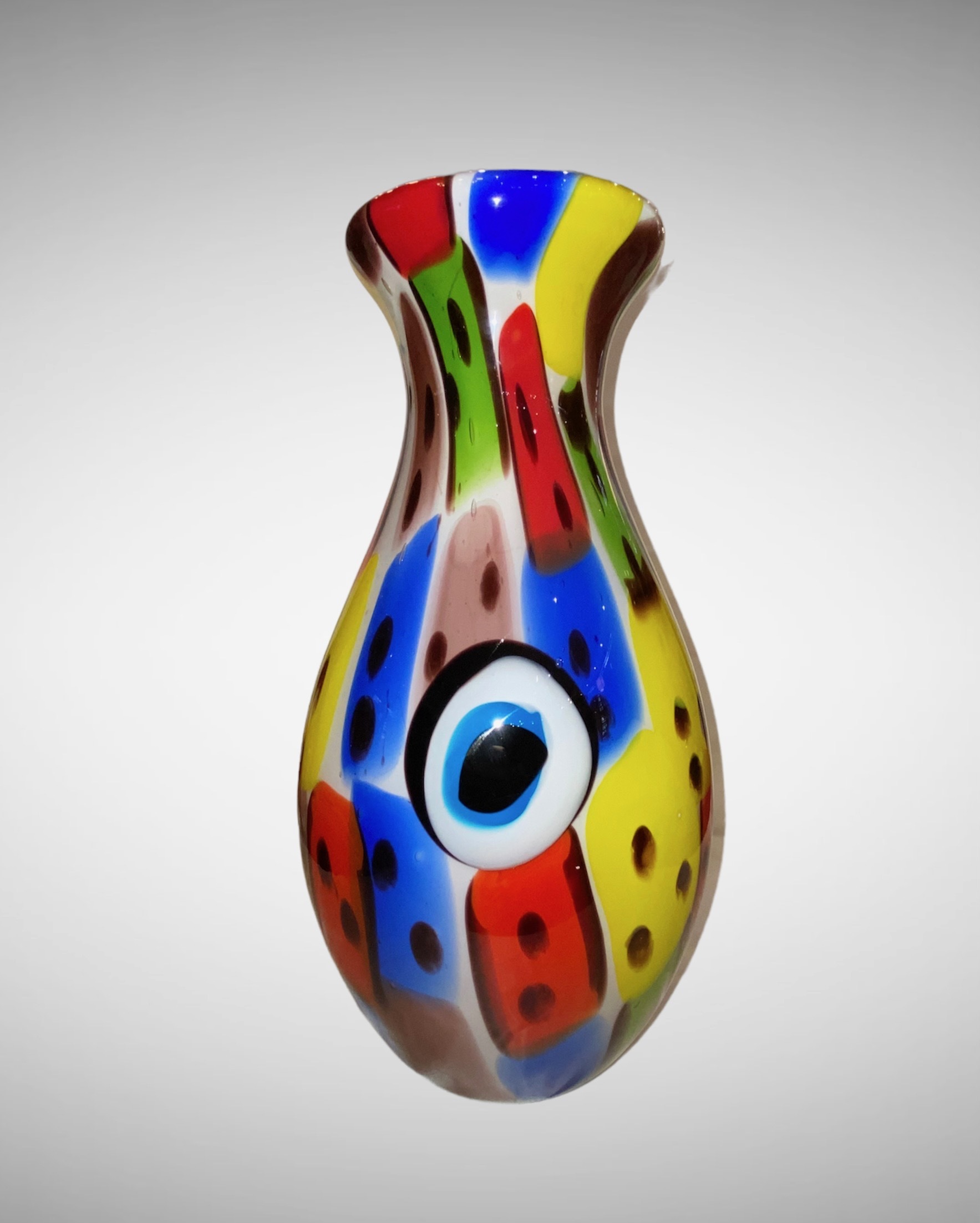Très grand vase en verre soufflé multicolore.