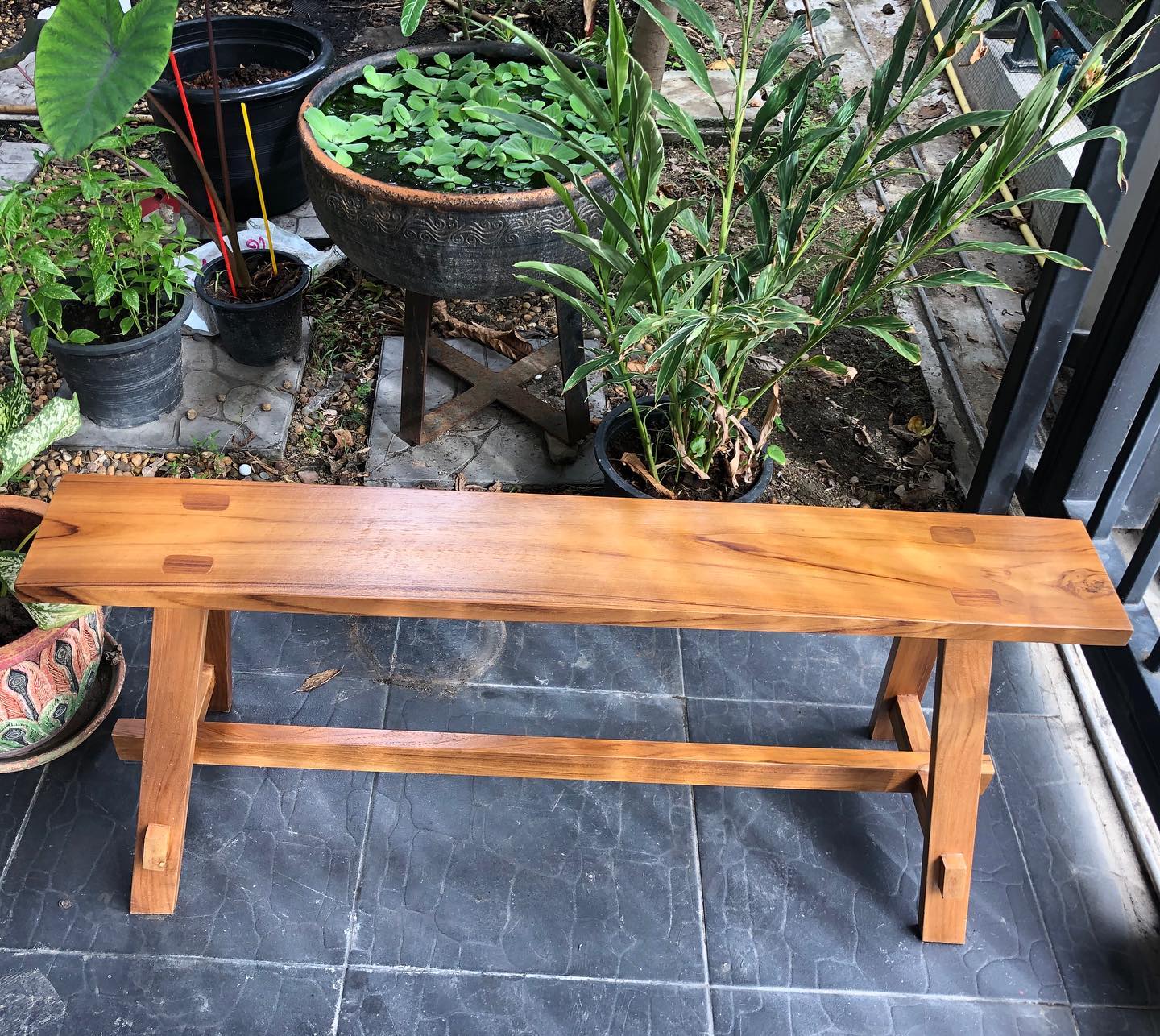 ม้านั่งไม้สน