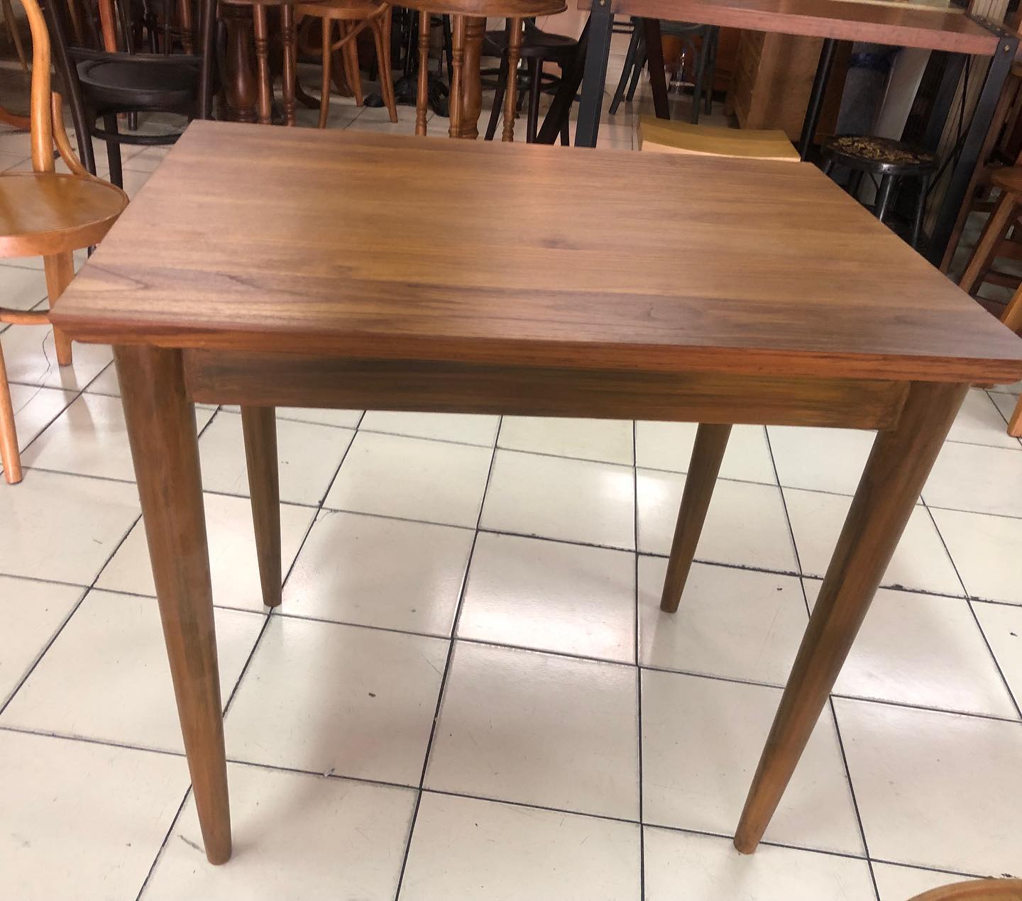 โต๊ะไม้สักขาไม้สัก