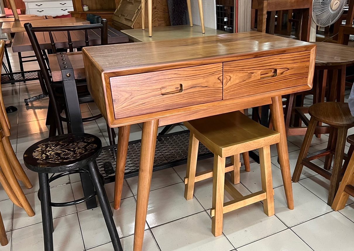 โต๊ะวางของไม้สัก