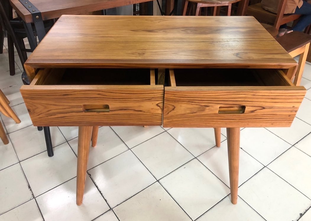 โต๊ะวางของไม้สัก