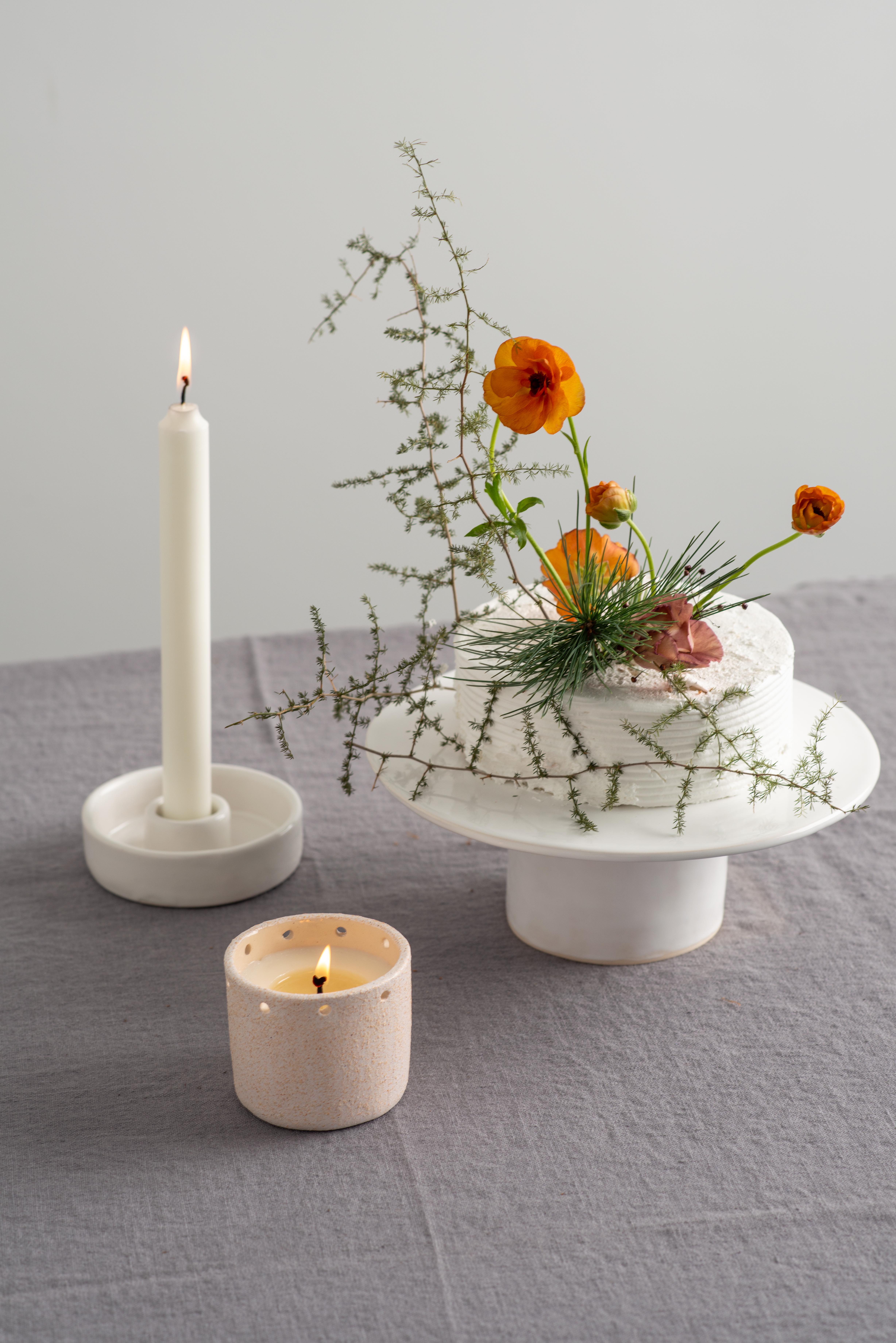 Keraminė tortinė ant kojelės