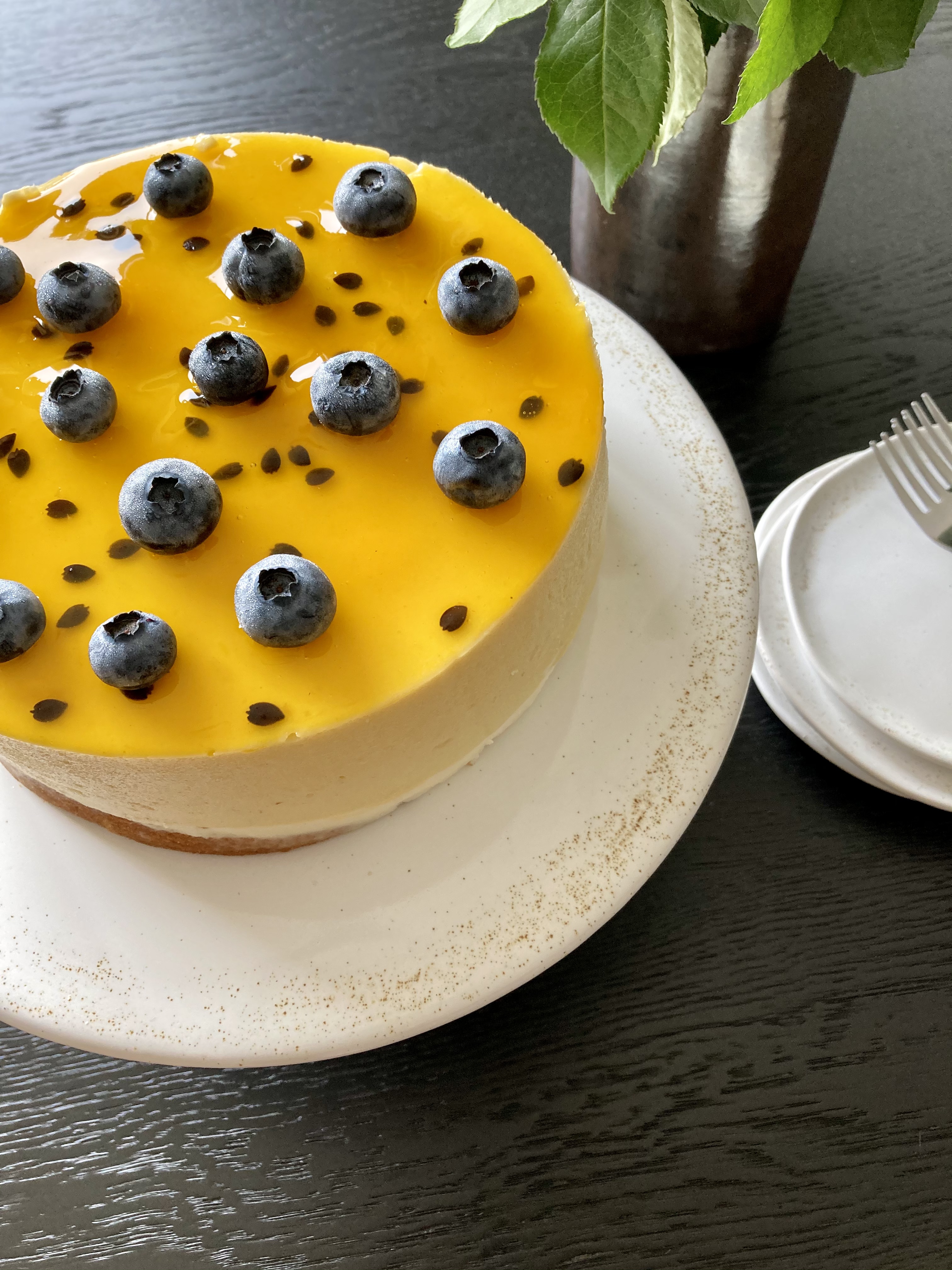 Keraminė tortinė ant kojelės