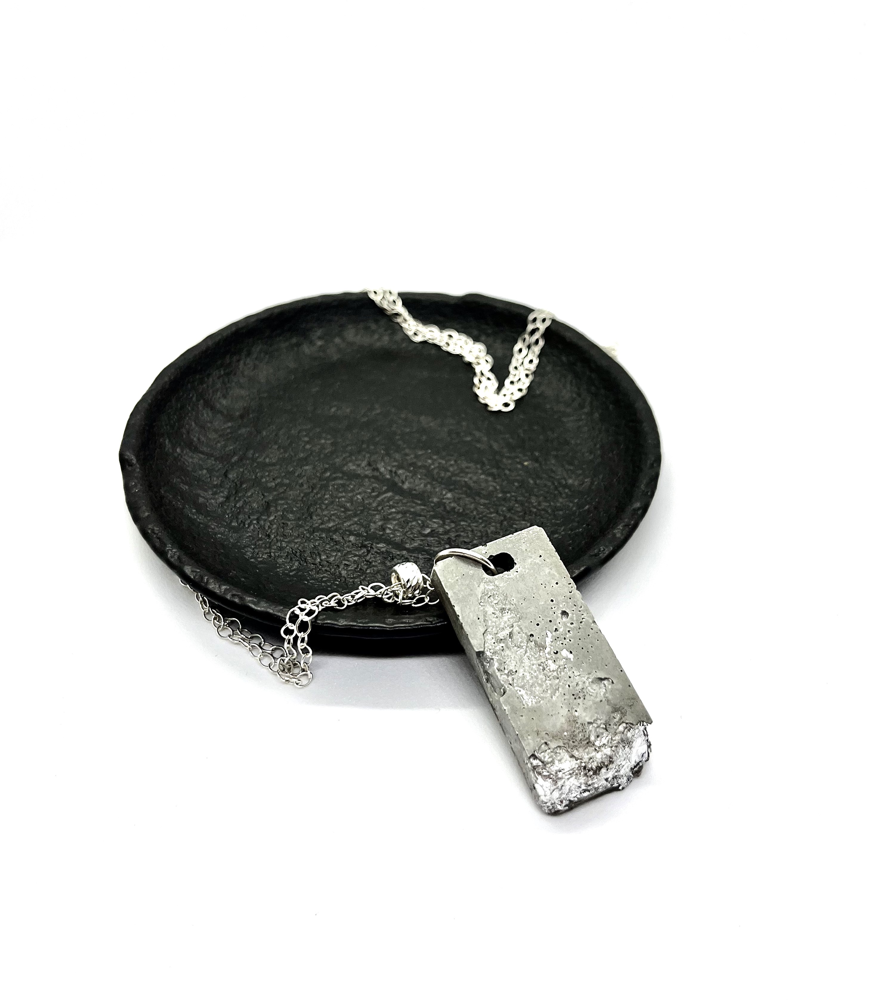 Pakabukas STATU / Pendant STEEP