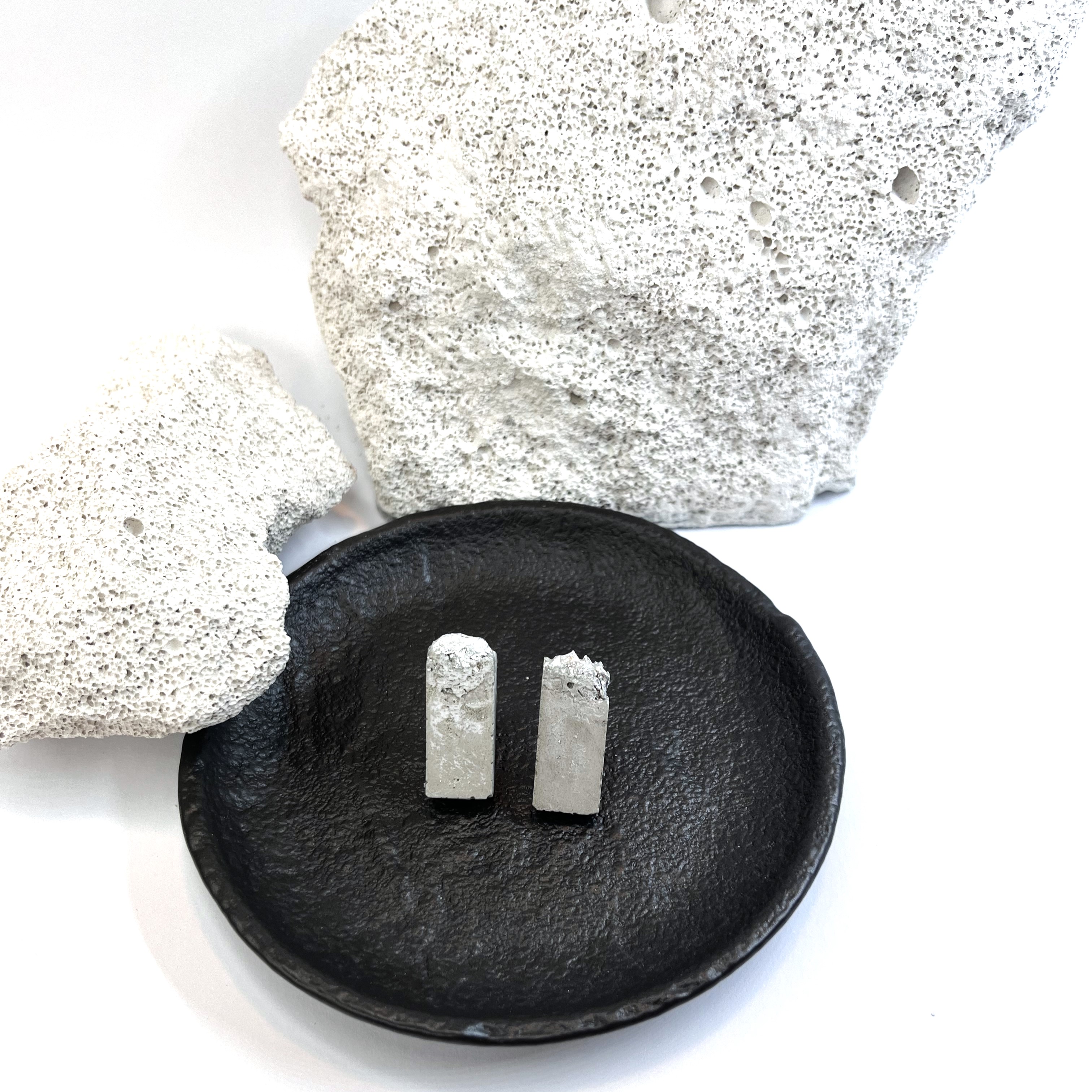 Auskarai DALIS TAVĘS, pilki atspalviai/ Earrings PART OF YOU, grey tones