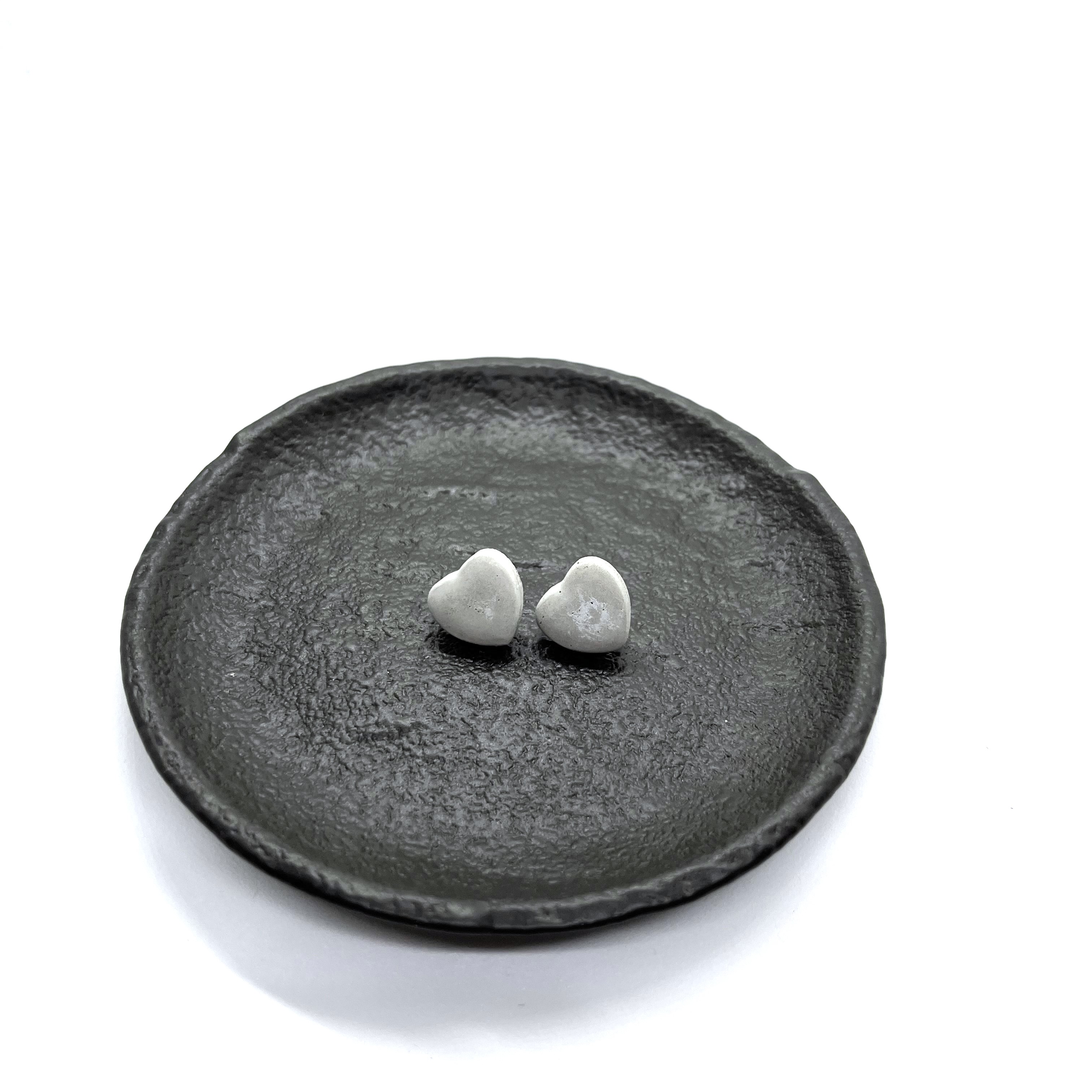 Auskarai MEILĖ, pilki atspalviai / Earrings LOVE, grey tones