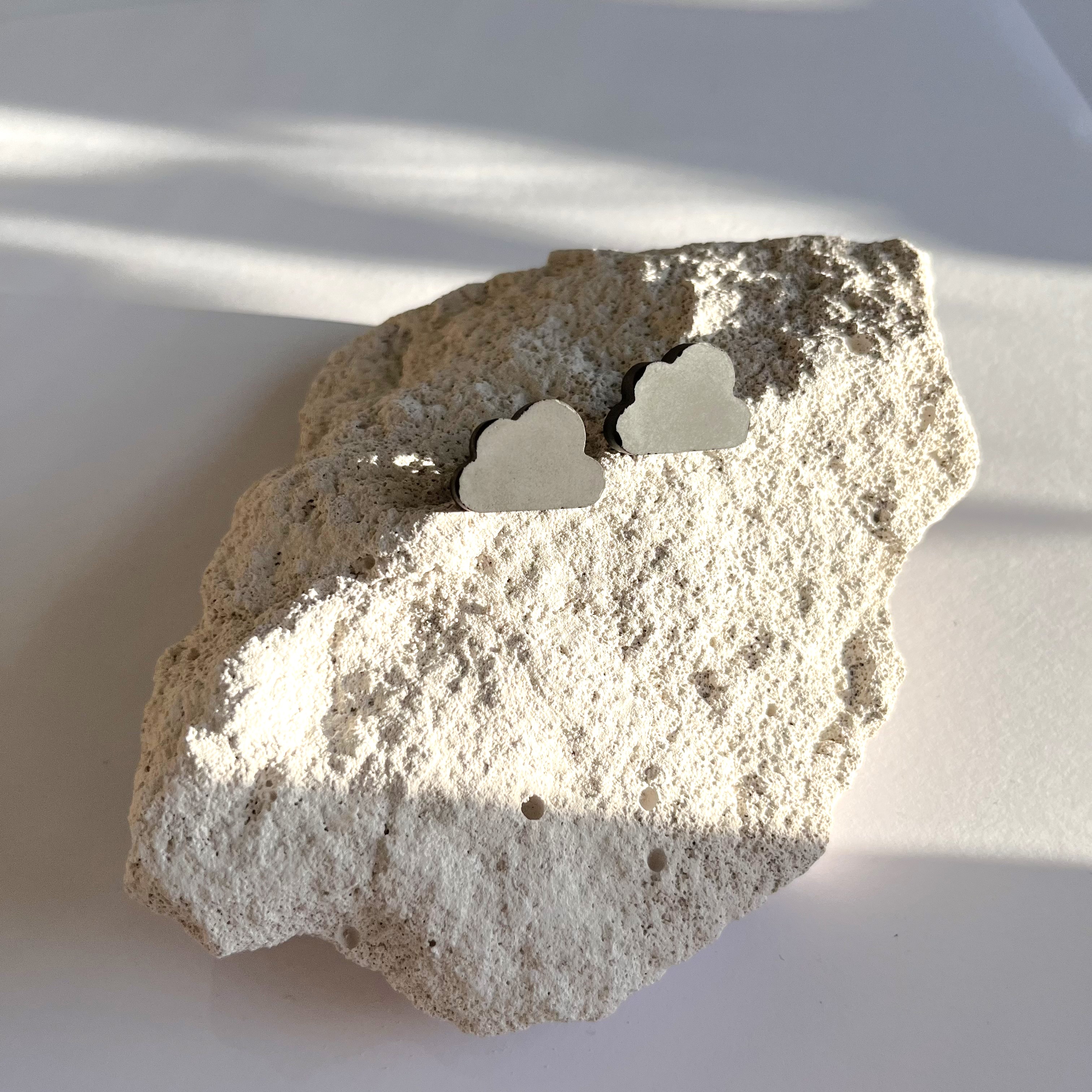 Auskarai DEBESĖLIS, pilki atspalviai / Earrings CLOUD, grey colours