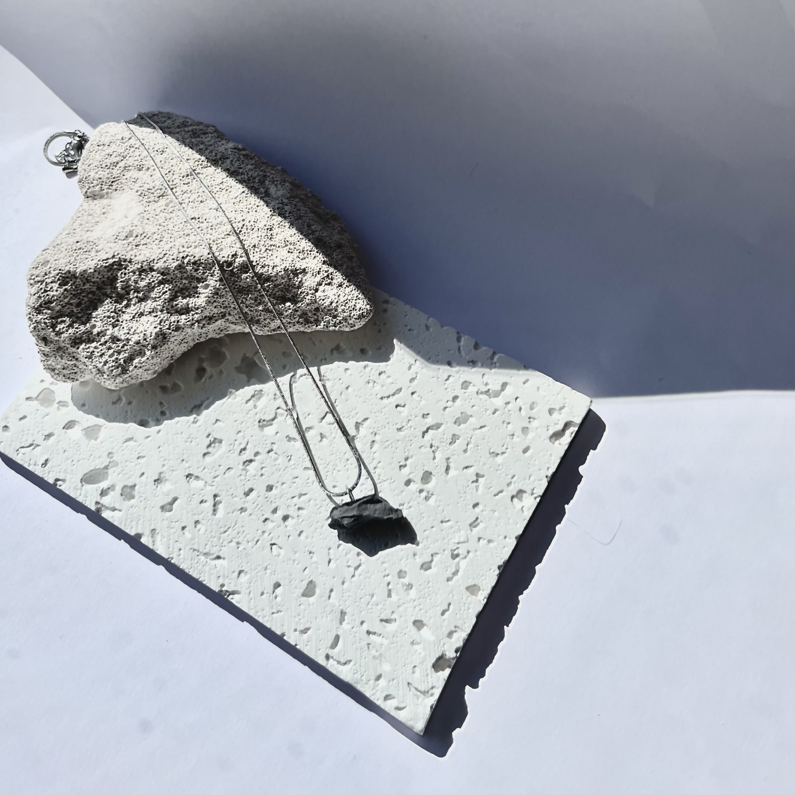 Pakabukas AKMUO ner. pl. gr. / Pendant STONE stainl. st. ch.