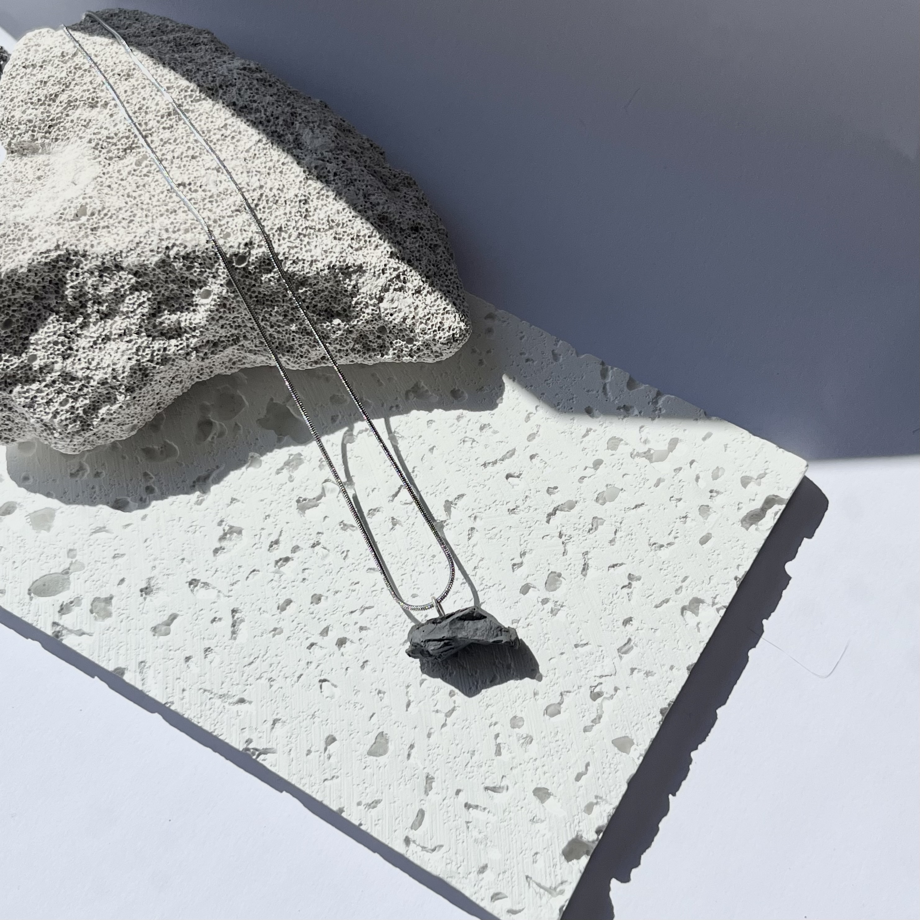 Pakabukas AKMUO ner. pl. gr. / Pendant STONE stainl. st. ch.