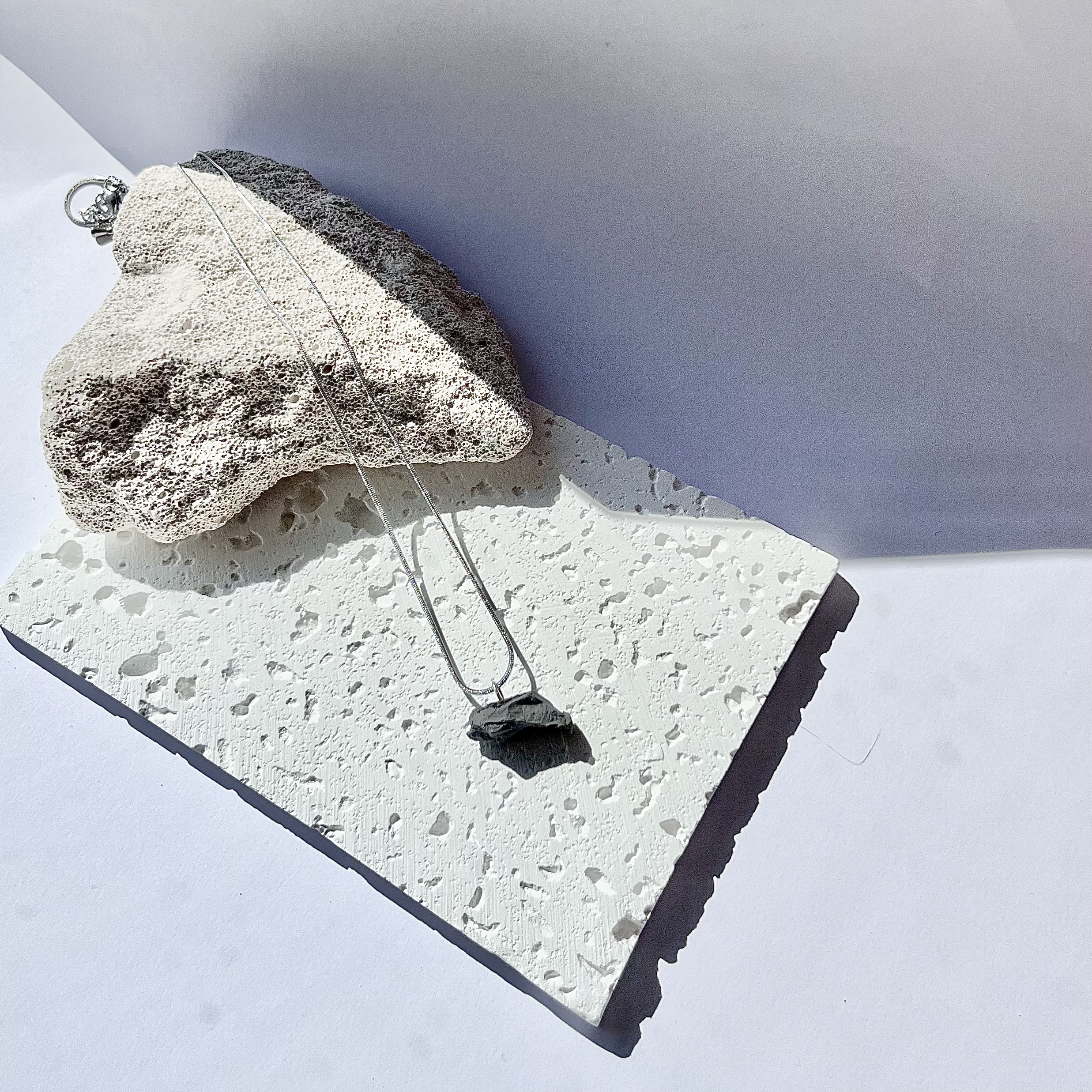 Pakabukas AKMUO ner. pl. gr. / Pendant STONE stainl. st. ch.