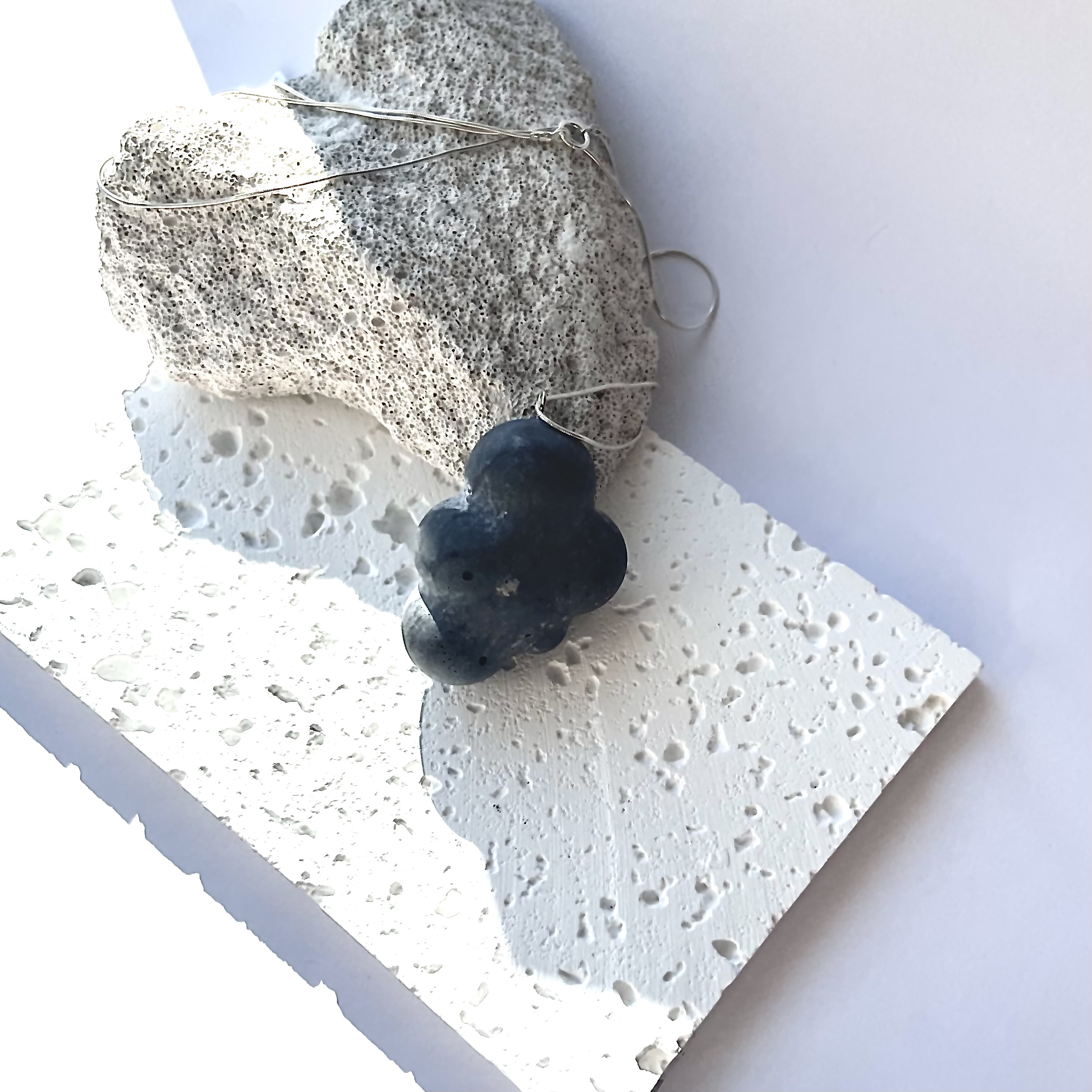 Pakabukas PILKAS DEBESIS / Pendant GREY CLOUD