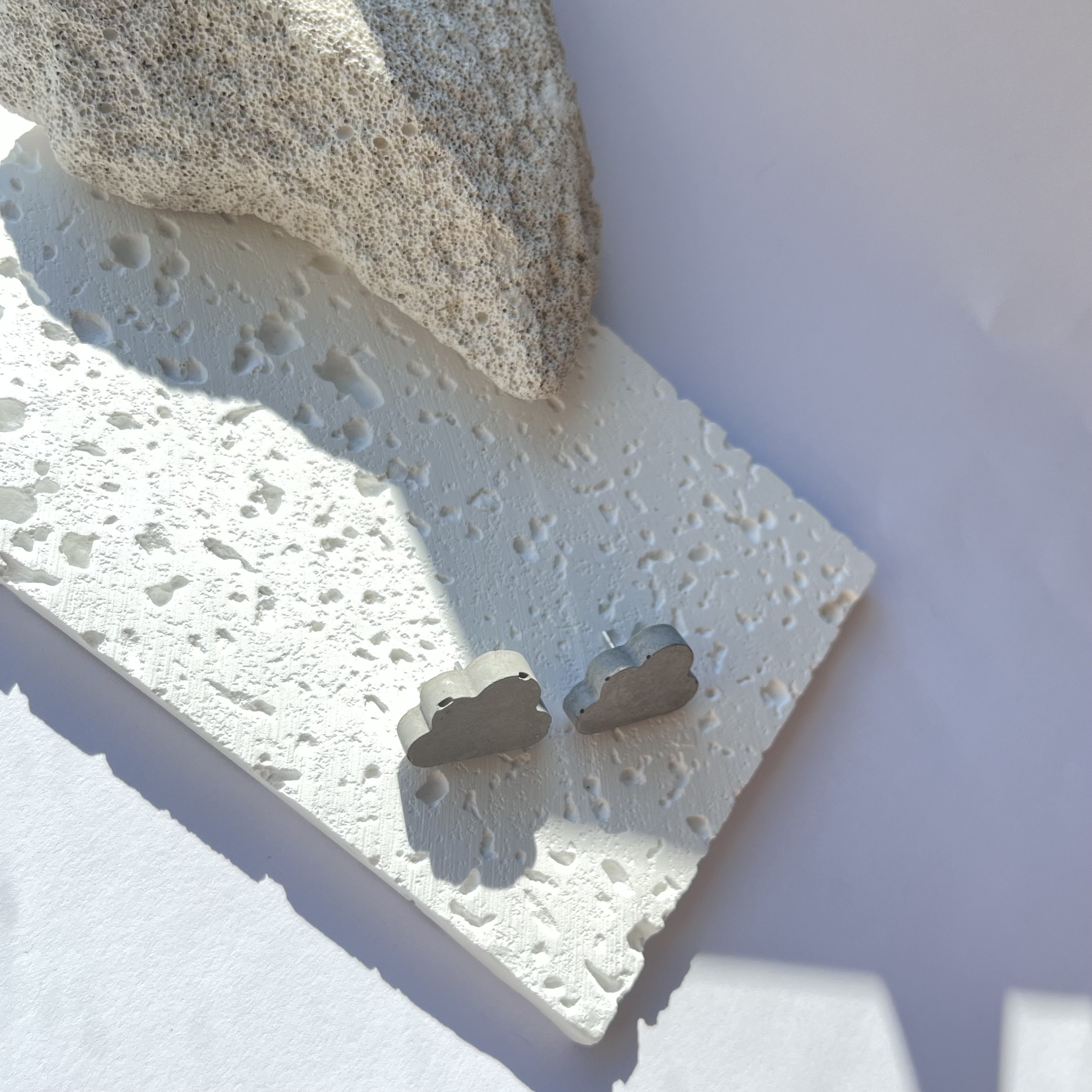 Auskarai DEBESĖLIS, pilki atspalviai / Earrings CLOUD, grey colours